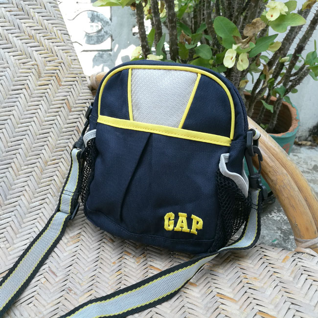 กระเป๋า GAP Kids น่ารัก ช่องเยอะ สาวๆ ก็ใช้ได้