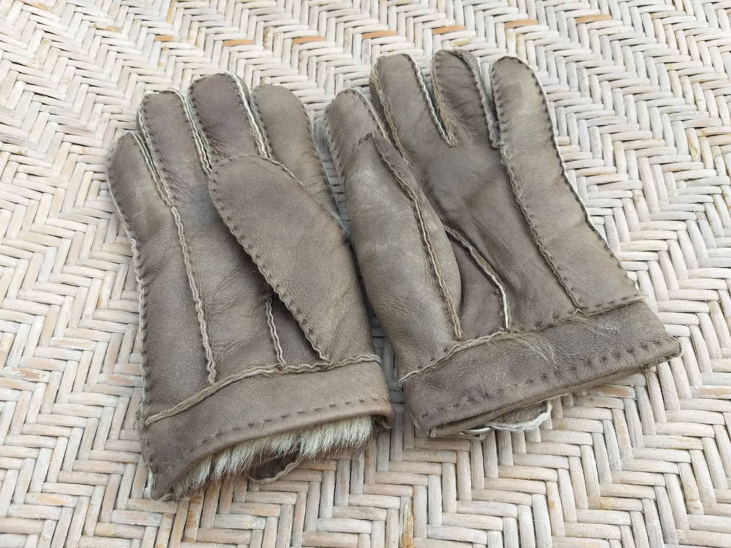 ถุงมือหนังบุขนหนา อุ่นถึงติดลบ