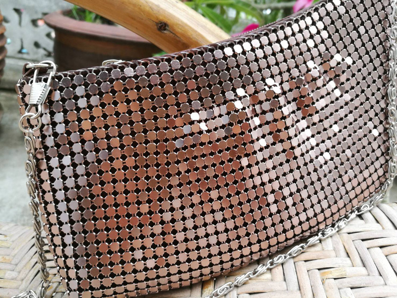 กระเป๋าเกล็ดโลหะ กระเป๋าออกงาน สวยมากกก (ของใหม่)