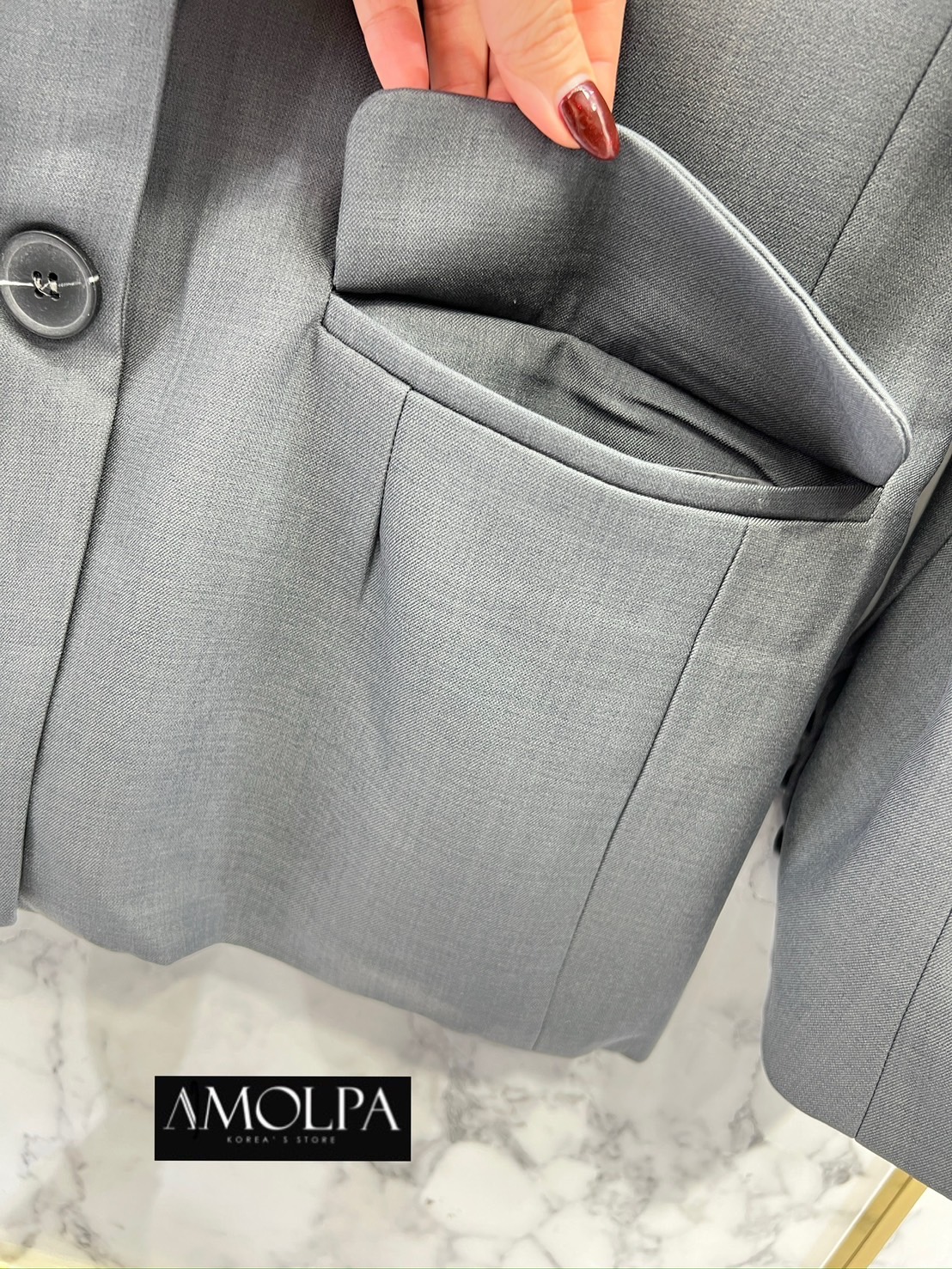 BLAZER LOEWE 2024SS งาน hiend งานสูท ดูหรูดูแพงงงง จับเนื้อผ้าดีสุดๆ พรีเมียมเกินบรรยาย ใส่สบาย : สินค้าคุณภาพ (พร้อมส่ง)