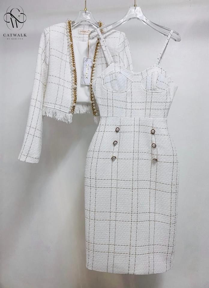 เซตเดรส สายเดี่ยวเสื้อคลุมผ้าทวีตแต่งมุก เนื้อผ้าทวีต เกรดเอ ทอเป็นลายดูโดดเด่นสุดๆ ตัวชุดเป็น ทรงเข้ารูป ใส่สบาย สินค้าคุณภาพ (พร้อมส่ง)