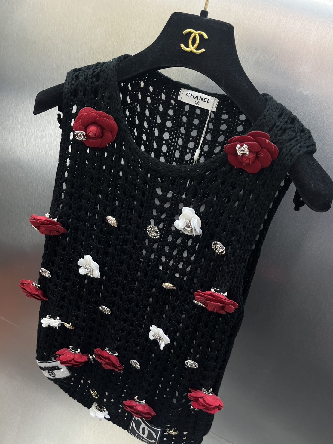 เสื้อครอปผ้านิต ปักดอกคามิเลีย ทั้งตัว สวยมาก งานเนี้ยบสุด : สินค้าคุณภาพ (พร้อมส่ง)