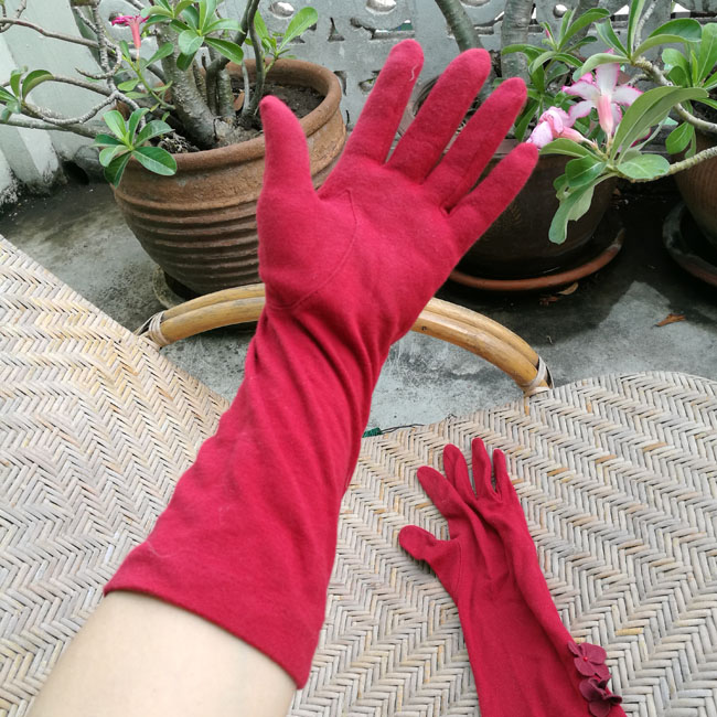 ถุงมือยาว NAFNAF ผ้ายืดสีแดง น่ารักอุ่นๆ