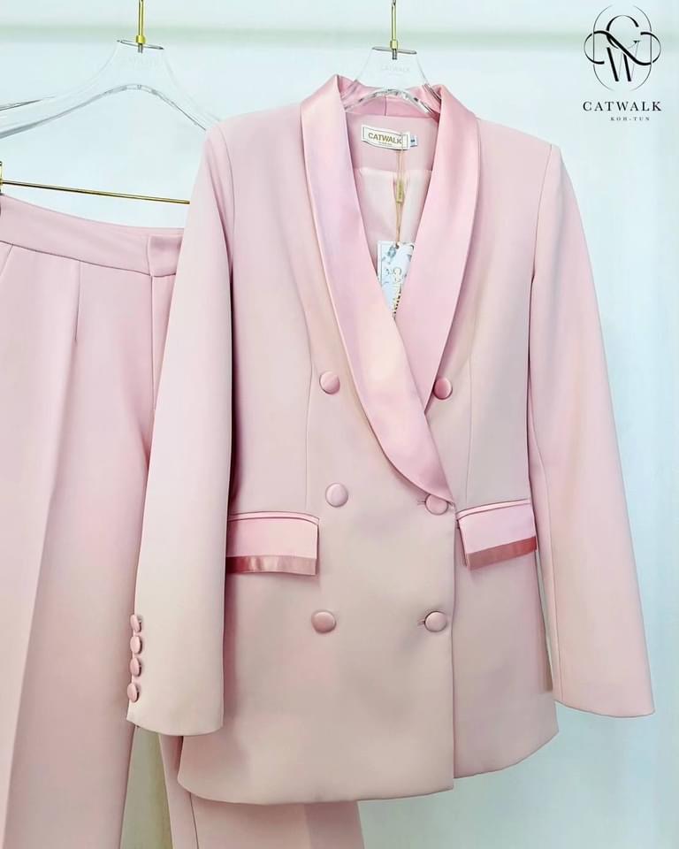 เซตสูทปกเลื่อม+กางเกงขาตรง เนื้อผ้าเกรดเอ เนื้อนุ่มเป็นทรงใส่สบาย สินค้าคุณภาพ (พร้อมส่ง)