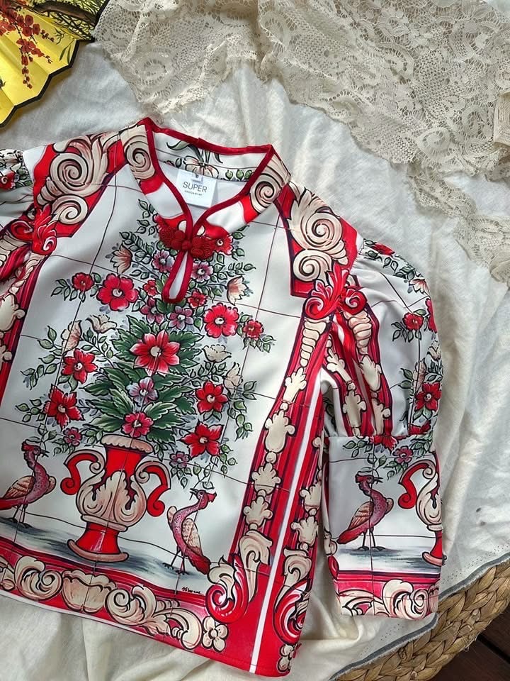 เสื้อคอจีนรุ่นนี้ ลายผ้าคือที่สุดของความน่ารัก ทรงเสื้อแขนพอง คอทำหยดน้ำติดกระดุม งานคือสวยมาก สวยทั้งสามลาย ใส่สบาย : สินค้าคุณภาพ (พร้อมส่ง)