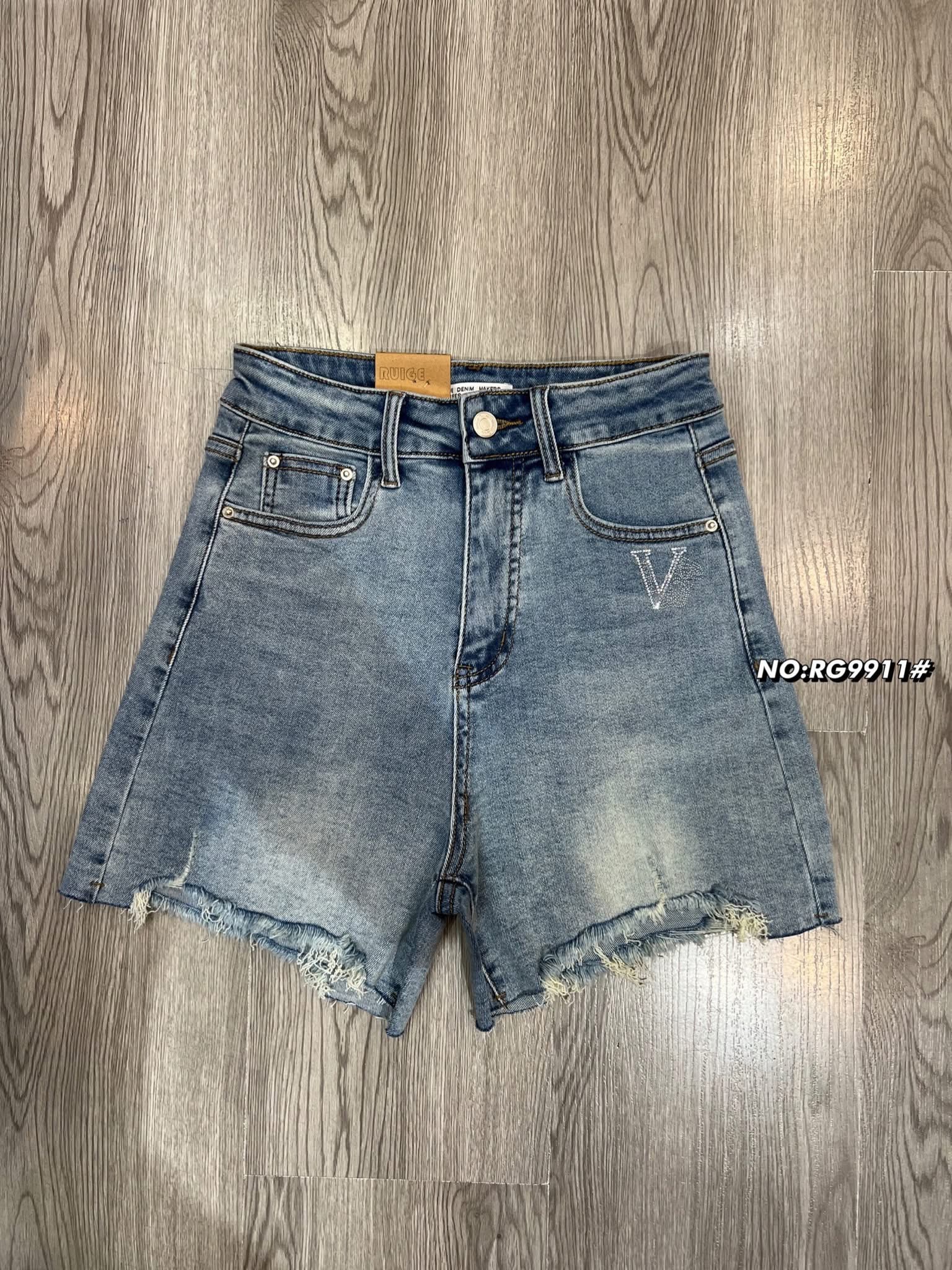 กางเกงยีนส์ขาสั้น (ผ้ายืด) ทรงเอวสูง ทำจากผ้ายีนส์เนื้อแท้อย่างดี สีคือสวยมากๆ ตรงกระเป๋าด้านหลังข้างหนึ่ง two tone style ใส่สบาย : สินค้าคุณภาพ (พร้อมส่ง)