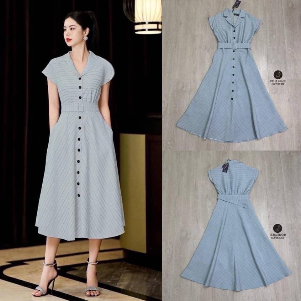 แม็กซี่เดรสคอปกแขนล้ำสีเทาลายทาง ด้านหน้าแต่งกระดุม ช่วงกระโปรงทรงพริ้วสวย มีกระเป๋า2ข้างล้วงได้เก๋ๆ เย็บซับในอย่างดี มาคู่ เข็มขัดผ้าสีเดียว : สินค้าคุณภาพ (พร้อมส่ง)