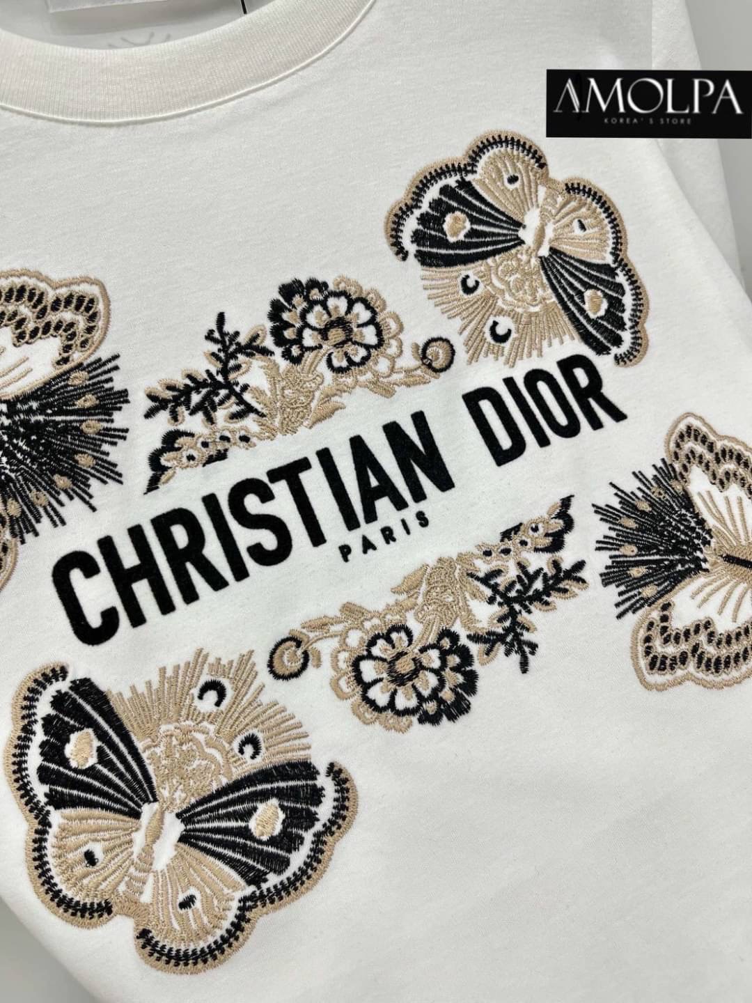 เสื้อยืด CD. งานปักแน่นๆ สวยเด่น ลายใหม่ชนช๊อปป สวยม๊ากกกกก เนื้อผ้าดีมากๆ ค่ะ ผ้าเย็นๆ ใส่สบายสุดๆ ใส่สบาย : สินค้าคุณภาพ (พร้อมส่ง)