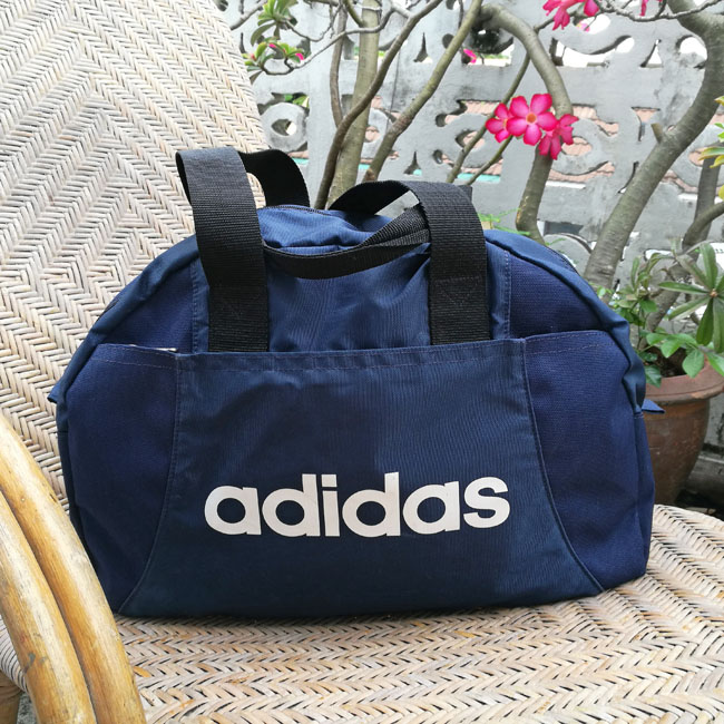 กระเป๋าเดินทาง adidas แท้ น่าใช้มาก ใบกะทัดรัด