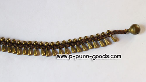 ข้อมือเชือกเทียนถัก ร้อยจี้หยดน้ำสีทองเหลืองโบราณ