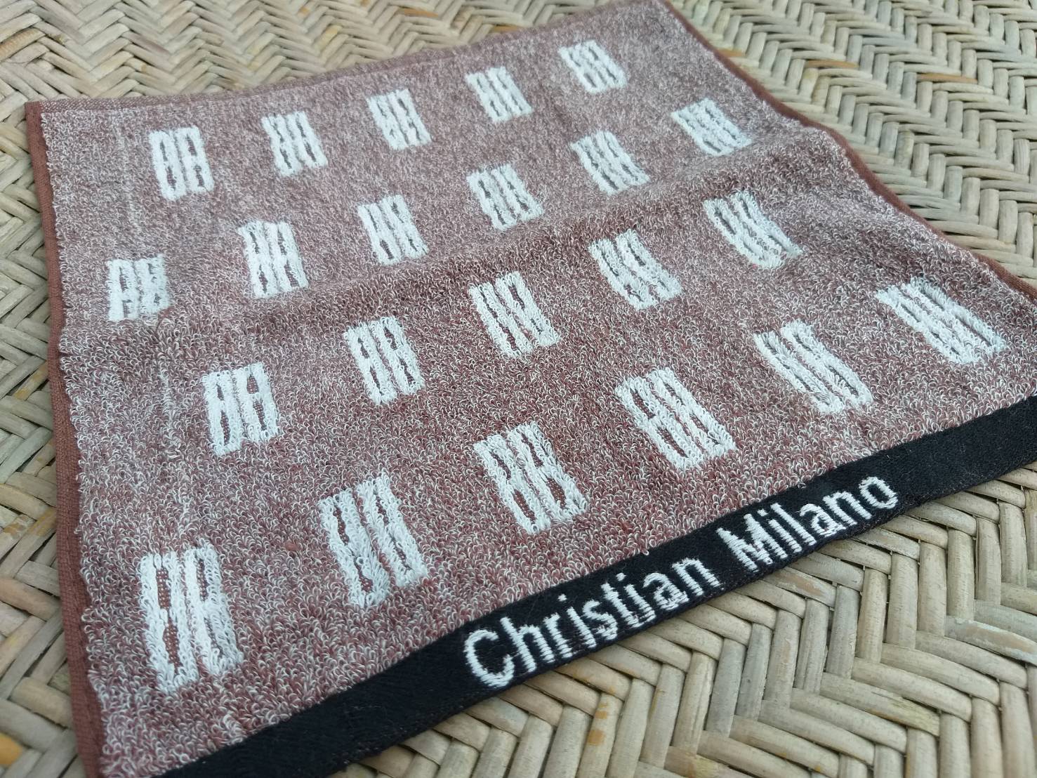 ผ้าขนหนูเช็ดหน้าแบรนด์เนม Christian Milano