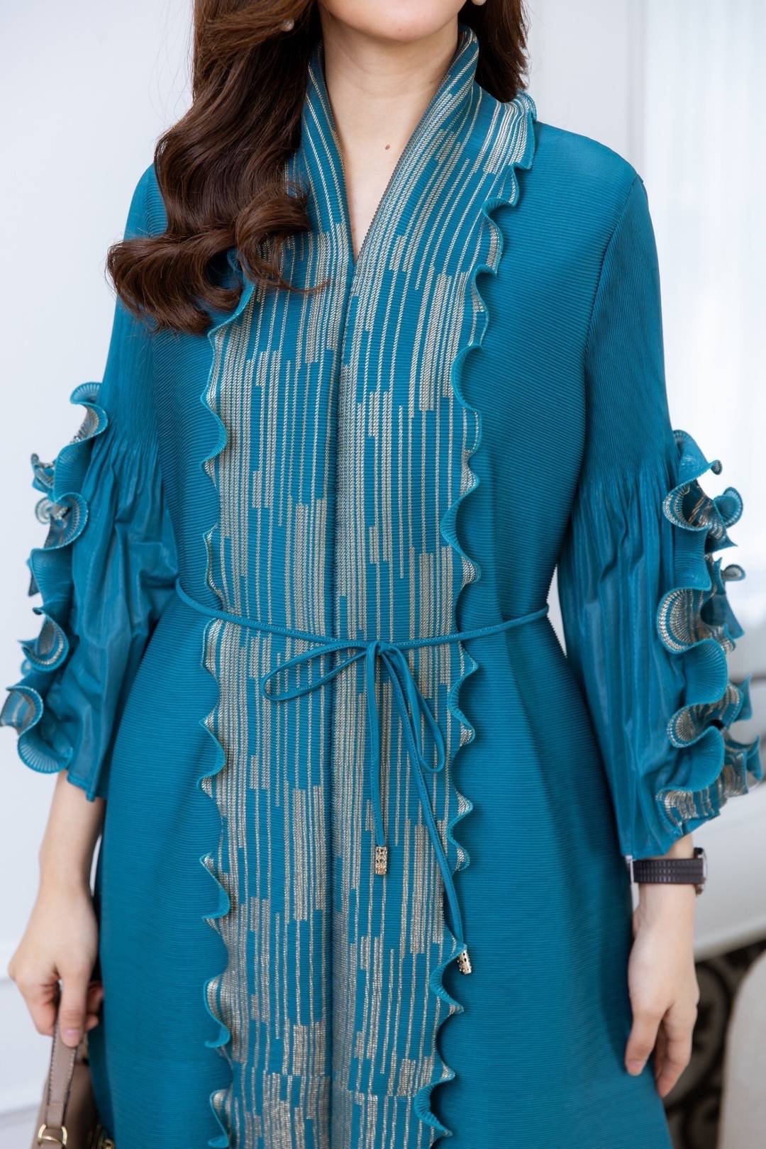 เดรสงานอัดพลีทเกรดพรีเมี่ยมสุดอลังการ งานแต่งระบายด้วยผ้าดิ้นทอง มีเชือกผูกเอว ใส่สบาย : สินค้าคุณภาพ (พร้อมส่ง)