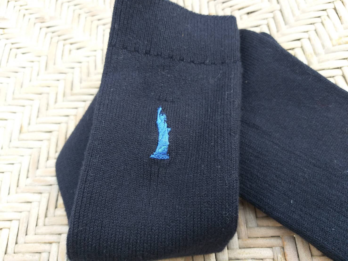 ถุงเท้ายาว EAST BOY เนื้อดีมากๆ สีดำ