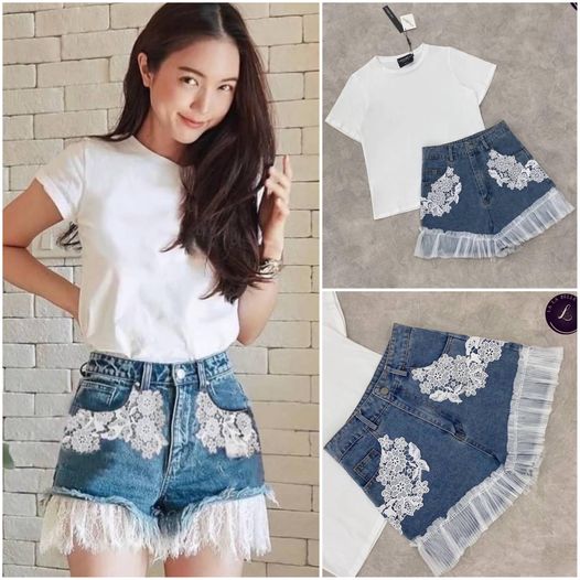 เซต2ชิ้นเสื้อยืดคอกลม แขนสั้นสีขาวเรียบๆใส่ได้ตลอดเนื้อผ้านุ่น ใส่สบายใส่คู่กับกางเกงยีนส์ขาสั้นฟอก อย่างดี แต่งดีเทลลูกไม้ลายดอกไม้ สินค้าคุณภาพ (พร้อมส่ง)