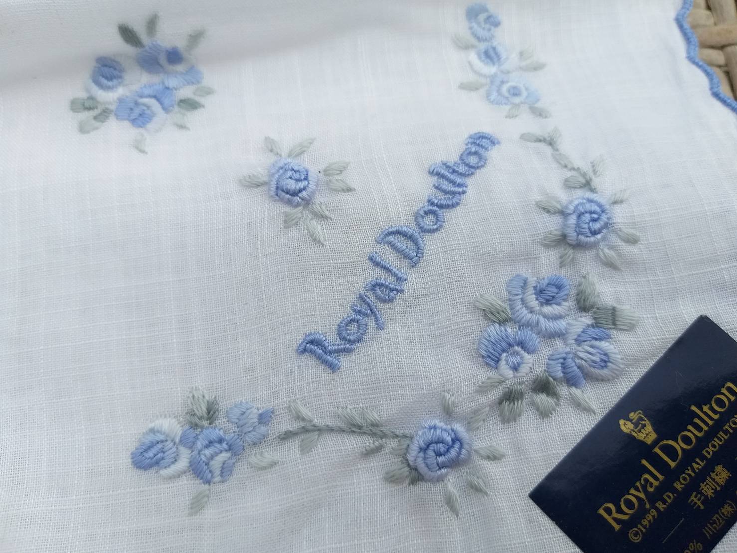 ผ้าเช็ดหน้า Royal Doulton ปักลายน่ารัก แนววินเทจ