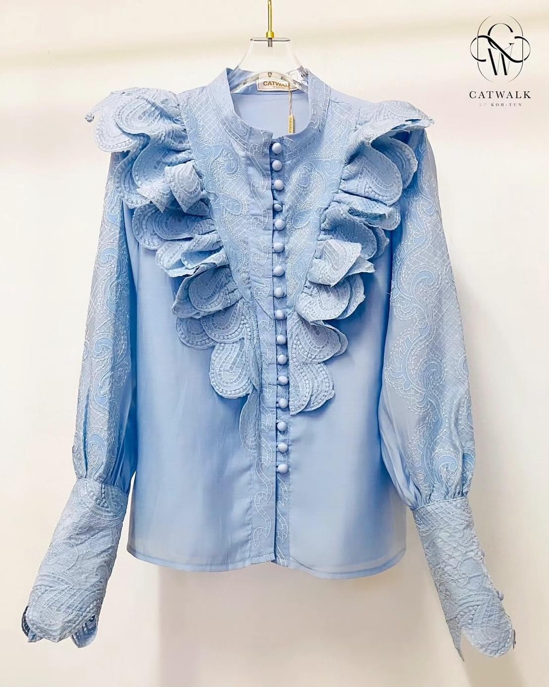 เสื้อแขนยาวแต่งระบายผ้าลูกไม้ เนื้อผ้าเกรดเอ ใส่สบาย : สินค้าคุณภาพ (พร้อมส่ง)