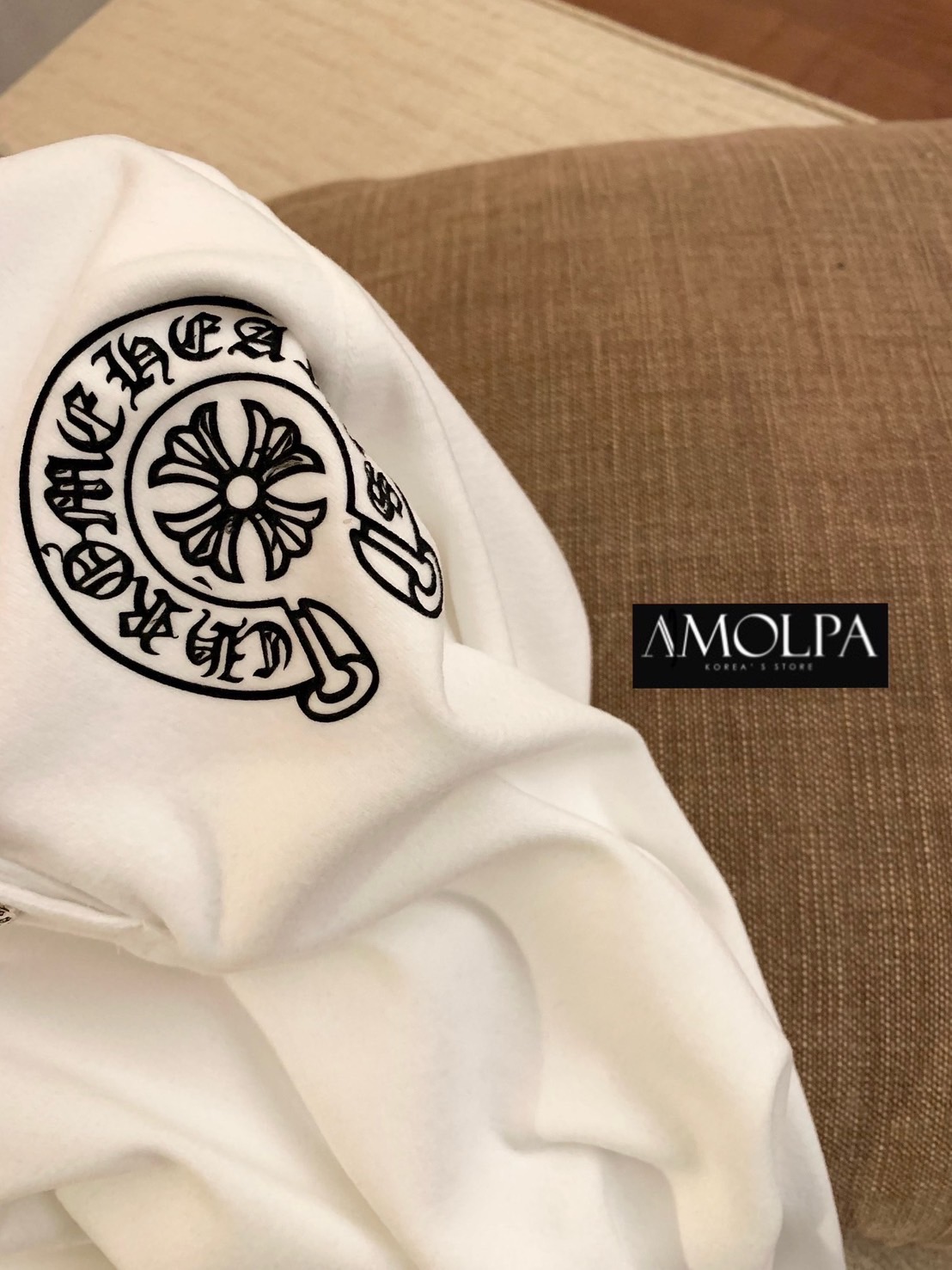 เสื้อแขนยาว CH ใหม่กระแทกช๊อปปปป งานสวยม๊ากกก ลายใหม่ สดใส งานน่ารักมาก ผ้าเด้ง. ใส่สบาย : สินค้าคุณภาพ (พร้อมส่ง)