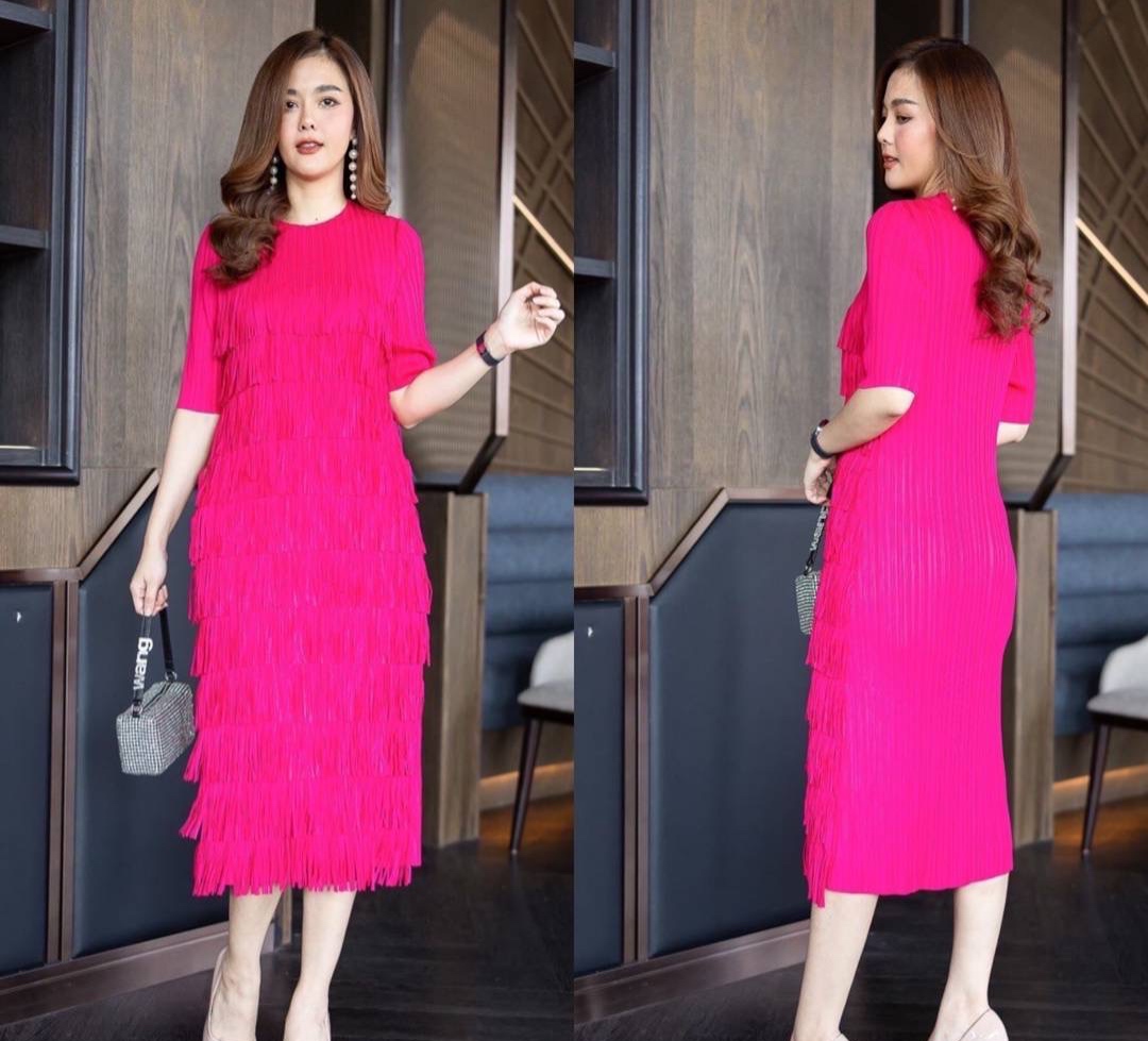 เดรสผ้าอัดพลีท Premium งานแต่งดีเทลด้วยพู่เป็นชั้นๆ ผ้ายืดหยุ่นได้ทั้งตัว ทรงชุดเข้ารูป ใส่สบาย : สินค้าคุณภาพ (พร้อมส่ง)