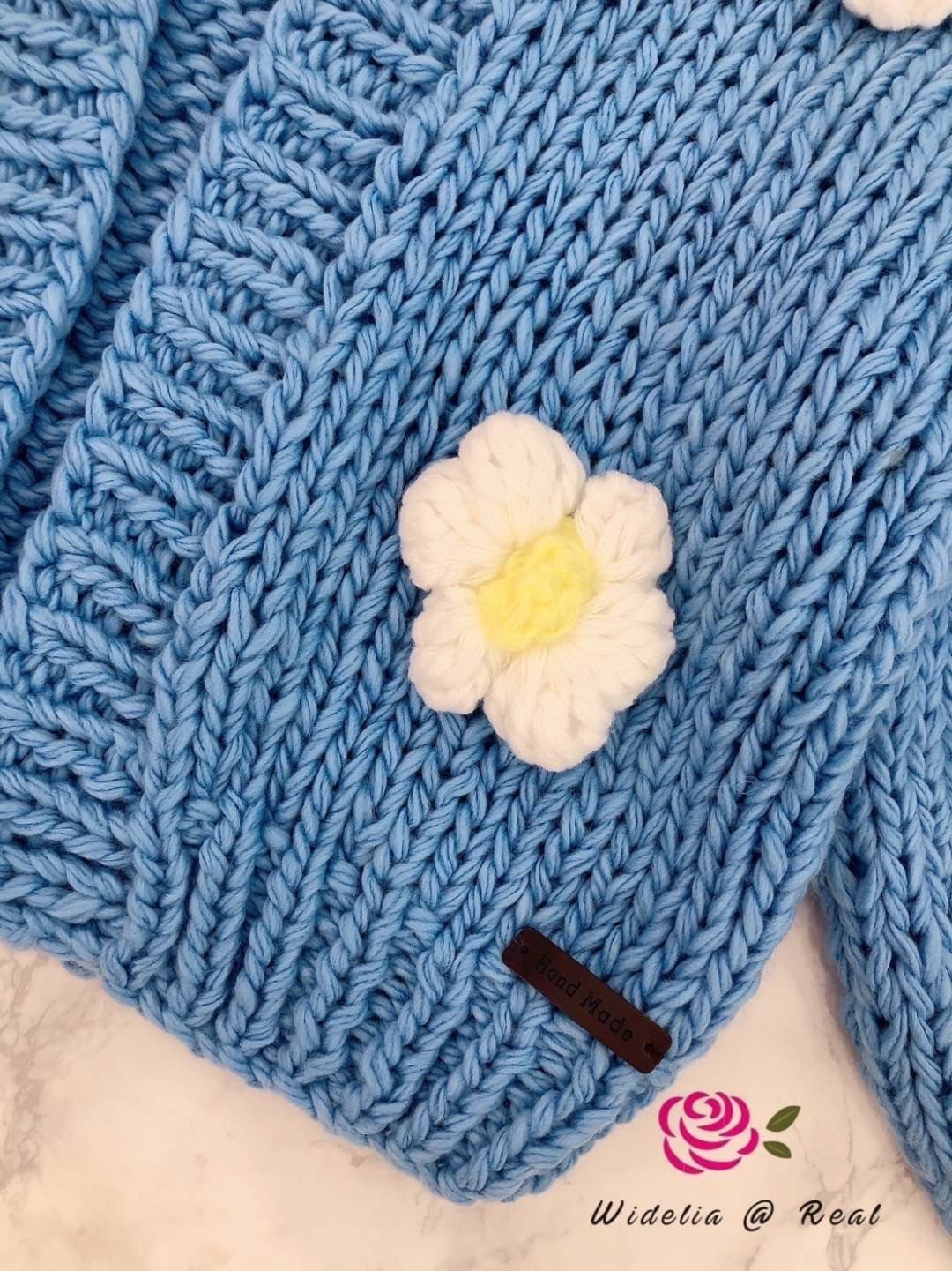 Jacket แจ็คเก็ตแสนสวย งานเกรดพรีเมี่ยม คุณขางานสวยอลังการมาก แต่งดอกไม้ดอกใหญ่ๆโครตน่ารักเลยค่ะ เนื้อผ้าหนานุ่ม ใส่อุ่นสบาย ใส่สบาย : สินค้าคุณภาพ (พร้อมส่ง)