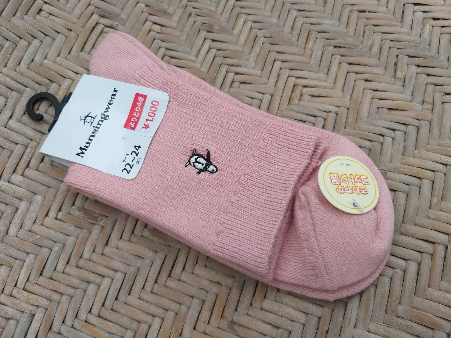 ถุงเท้า Munsingwear เนื้อดีมาก สีสวยชมพูนู้ด