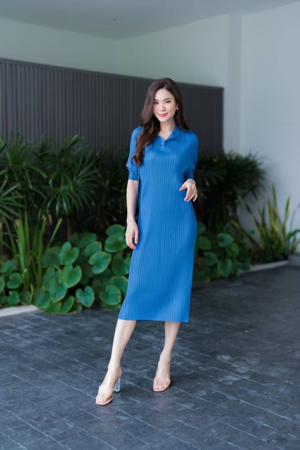 เดรสอัดพลีท คอปก 😙😘 แต่งกระดุมตรง คอ เกร๋กรุบ แขน 4 ส่วนพอสวยงาม ขอบอกว่า 💫💫แพทเทิร์นตัวนี้ เรียบ แต่หรูมากจริงๆคร้าาา ใส่สบาย : สินค้าคุณภาพ (พร้อมส่ง)