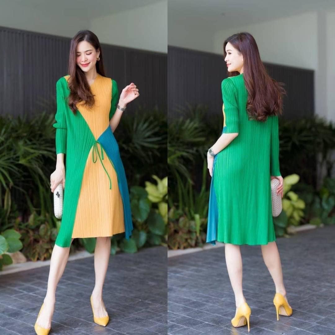 เดรสอัดพลีท แพตเทิร์นตัดเฉดสี 😍 ป้ายเฉลียงทับซ้อน ผูกโบว์ด้านหน้า 👍🏻 สินค้าคุณภาพ (พร้อมส่ง)