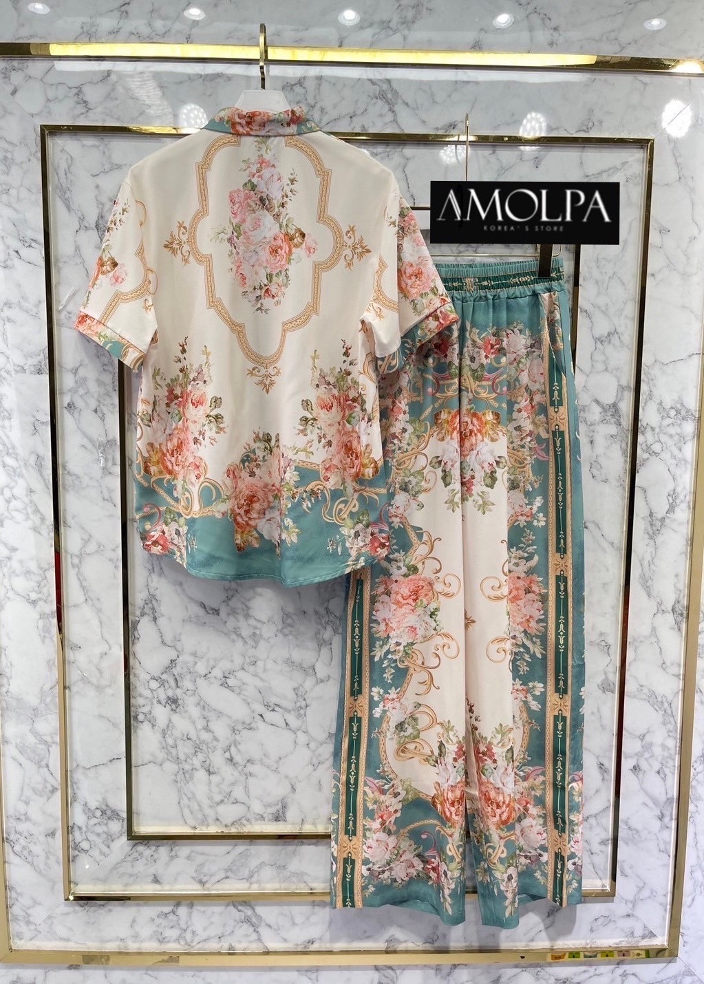 SET PAJAMAS GG งานใหม่ ตัวเสื้อ เป็นเชิ้ต GUCCI เด่นเป็นสง่า มาพร้อมกางเกง ขายาว ใส่เข้ากันลงตัว . สินค้าคุณภาพ (พร้อมส่ง)