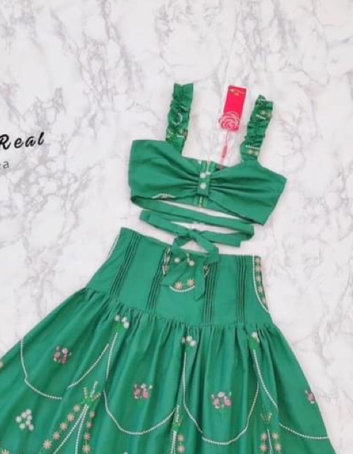 เซตเสื้อบราตัวสวยทรงดี มีกิมมิคสายพันรอบเอวผูกโบเก๋ มาเค้าชุดกับ กระโปรงทรงเอบานพริ้วสวย ใส่สบาย สินค้าคุณภาพ (พร้อมส่ง)