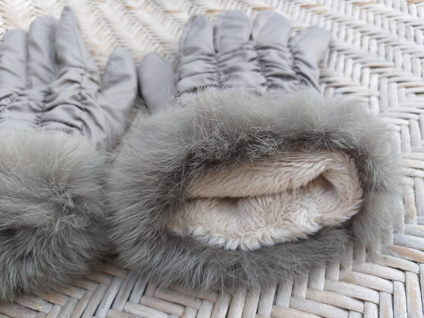 ถุงมือบุขน INED ข้อมือเฟอร์แท้ อุ่นติดลบ