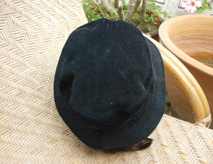 หมวกปีกกว้างผ้ากำมะหยี่สีดำ สวยเรียบหรู