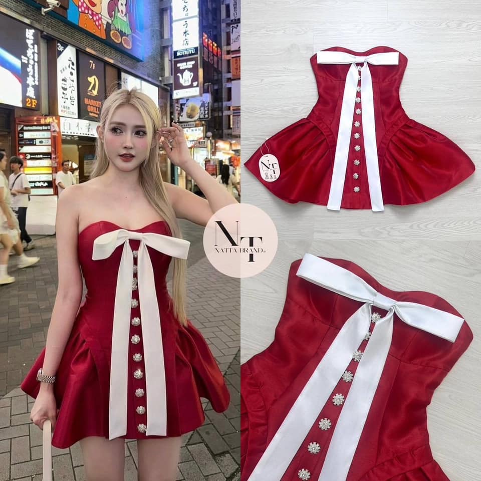 มินิเดรสเกาะอกสีแดง แต่งดีเทลโบว์ด้านหน้า กระดุมเพชรเพิ่มความเก๋มากขึ้น ชุดมีฟองน้ำเสริมมาให้ด้วย ใส่สบาย : สินค้าคุณภาพ (พร้อมส่ง)