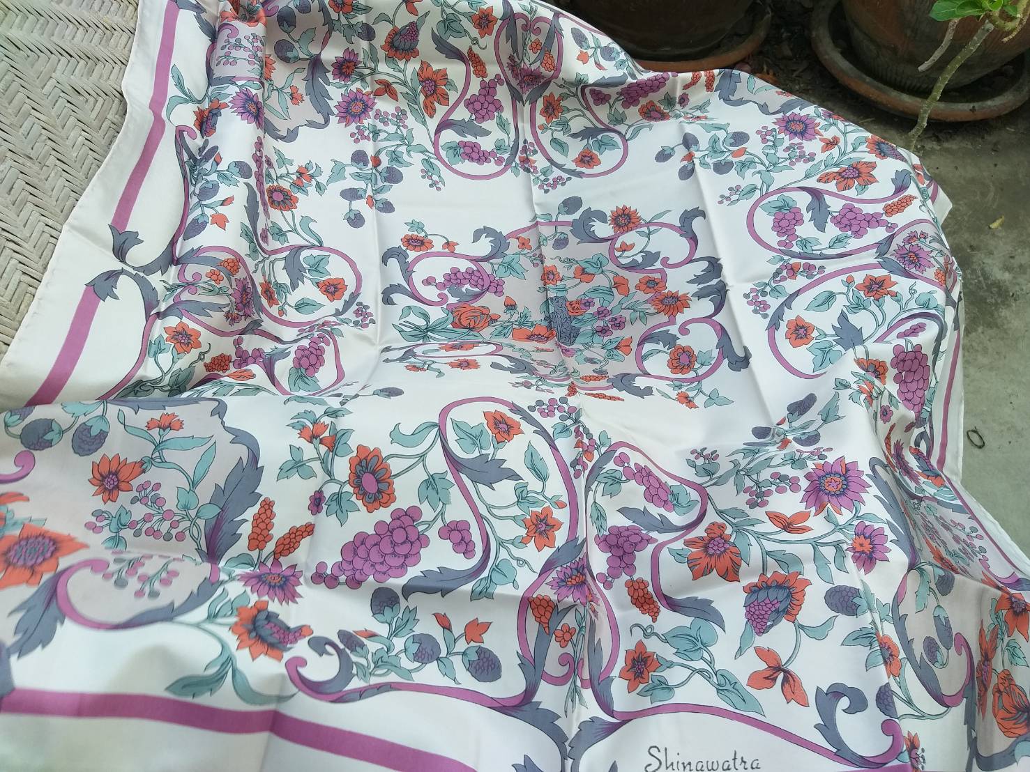 ผ้าไหมไทย shinawatra thai silk สวยมาก ผืนใหญ่