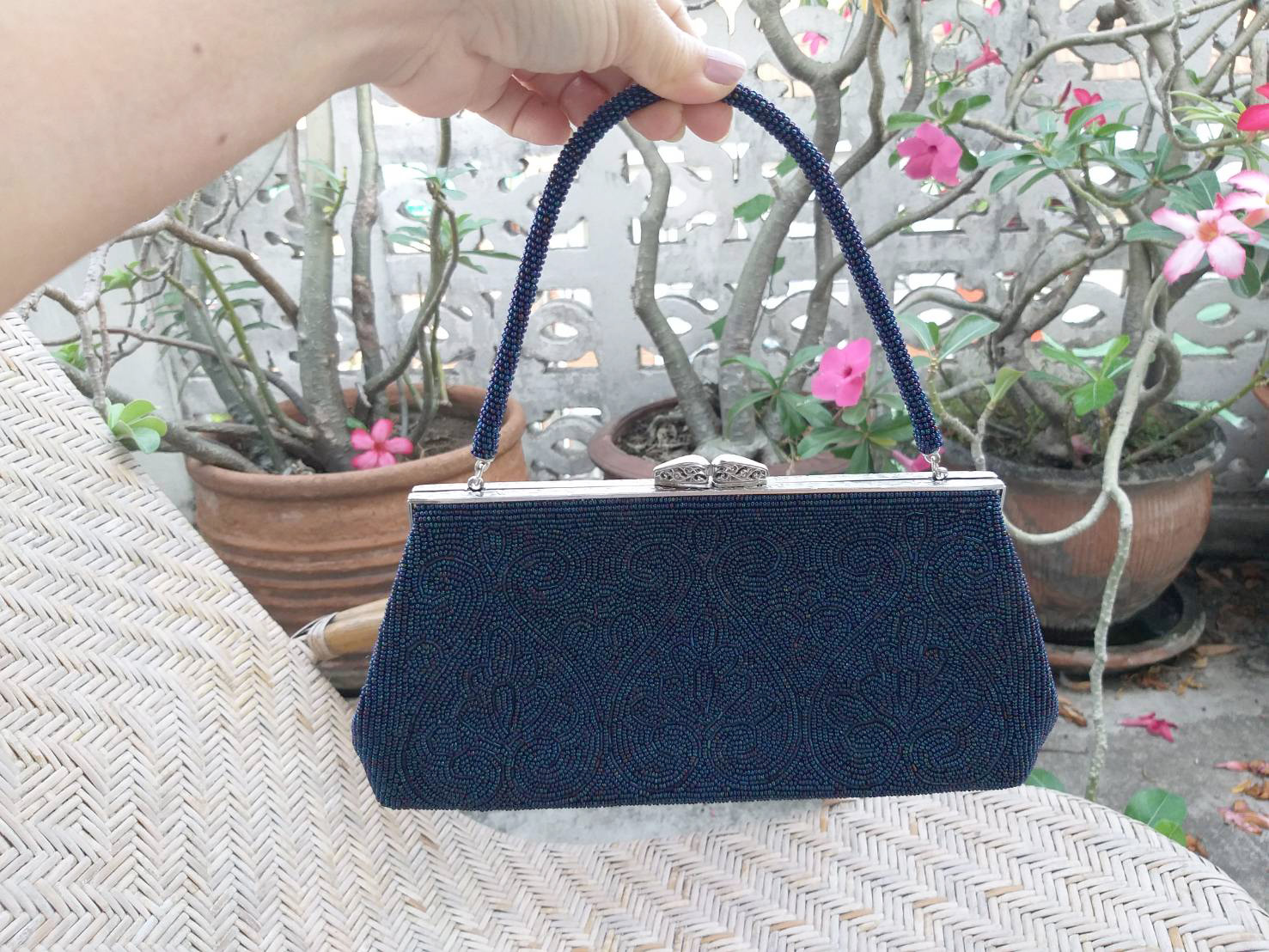 กระเป๋าหรูออกงานร้อยลูกปัดทั้งใบ สวยมากๆๆ (ของใหม่)