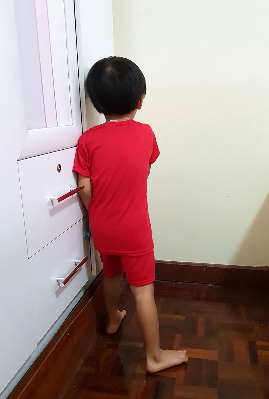 ชุดเด็ก ชุดลำลองเด็ก ชุดนอนเด็ก เสื้อยืด+กางเกงขาสั้นเอวยางยืด สีแดงสกรีนลายช้างพ่นน้ำ สำหรับเด็กวัย 2-7 ปี