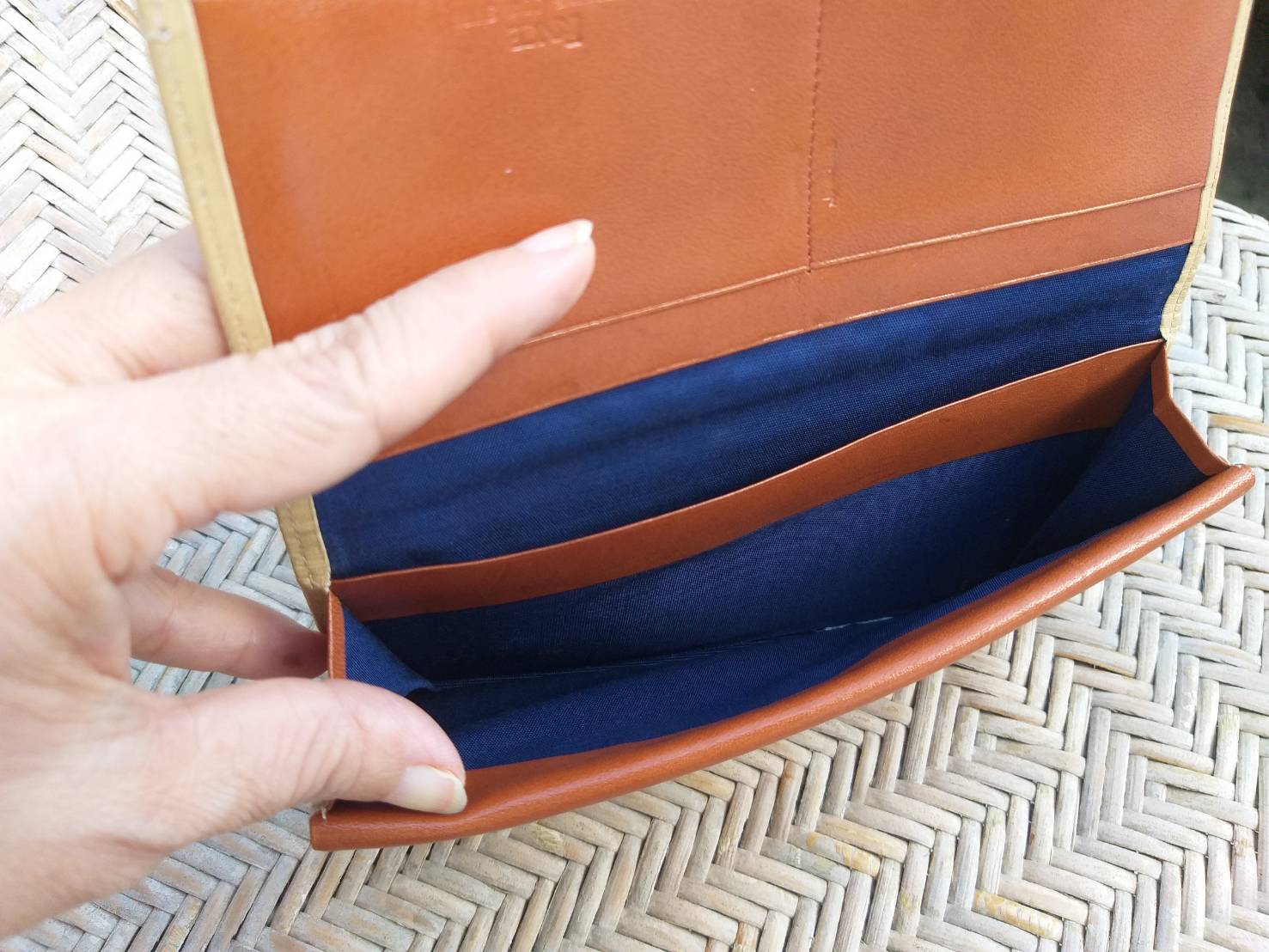 กระเป๋าสตางค์หนังวัวแท้ สวยมาก (ของใหม่)