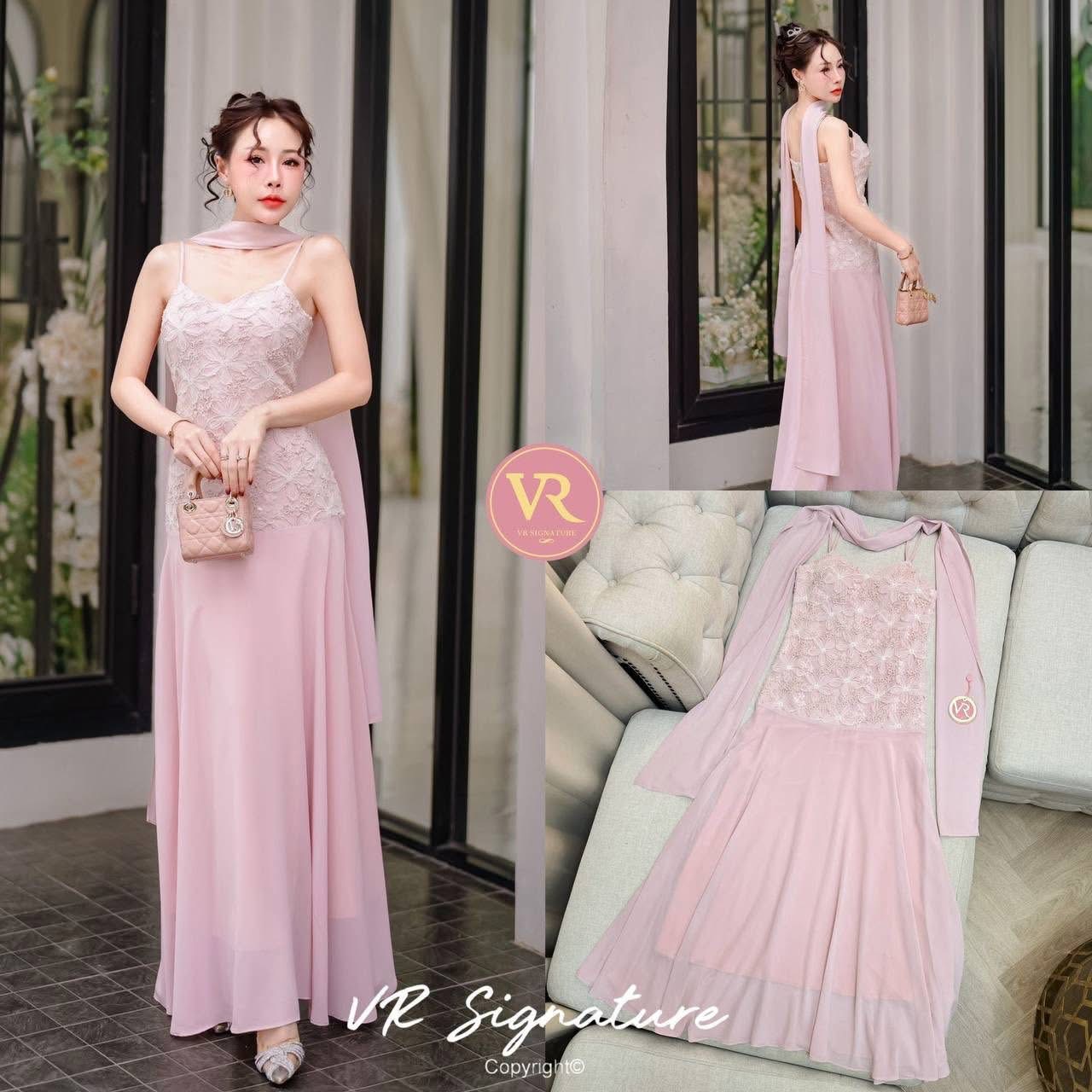 Dress สายเดี่ยวตัวยาว อกมีฟองน้ำจัดทรงให้ค่ะ ช่วงตัวใช้ผ้าลูกไม้สั่งทำลายดอกไม้แต่งปักเลื่อมสวยมากๆค่ะ ใส่สบาย : สินค้าคุณภาพ (พร้อมส่ง)