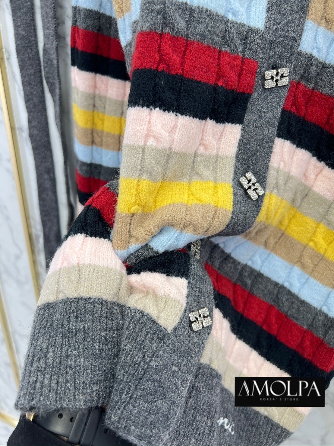 เสื้อไหมพรมคาดิแกน เกรดไฮเอนหนานุ่ม GIVENCHY KNIT เนื้อผ้าดีม๊าก ผ้าใส่สบายมาก ห้ามพลาด ใส่สบายสุดๆ ใส่สบาย : สินค้าคุณภาพ (พร้อมส่ง)