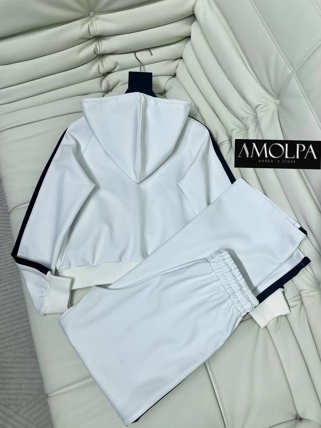 SET JACKET CD งาน hiend เนื้อผ้าดีม๊าก รุ่นนี้คืองานพิเศษ !! Luxury Premium Set สวยหรูดูแพง ชนช๊อป สวยจี๊ด. ผ้าใส่สบายมาก ห้ามพลาดเลยนะคะ ใส่สบายสุดๆ ใส่สบาย : สินค้าคุณภาพ (พร้อมส่ง)