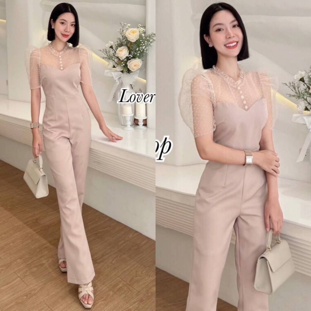 จั้มสูทแขนตุ๊กตา แอบเซ็กซี่เล็กๆ ดีเทลช่วงบนใช้ผ้ามุ้งลายจุด แต่งกระดุมมุข ทรงสวย มีซับในอย่างดี สินค้าคุณภาพ (พร้อมส่ง)