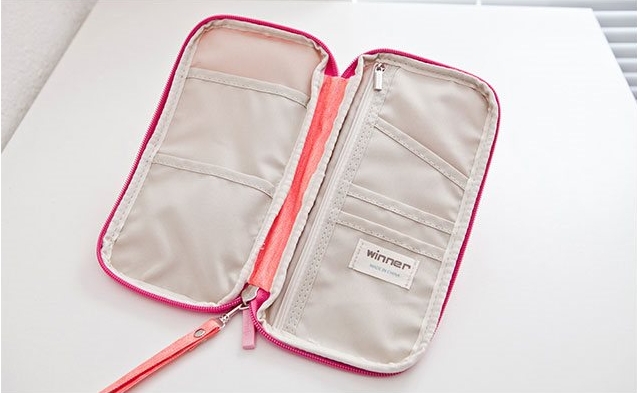 กระเป๋าใส่พาสปอร์ต กระเป๋าใส่หนังสือเดินทาง เอกสารสำคัญ มีสายคล้องมือ พกพาสะดวก ผลิตจากโพลีเอสเตอร์ กันน้ำ คุณภาพดี