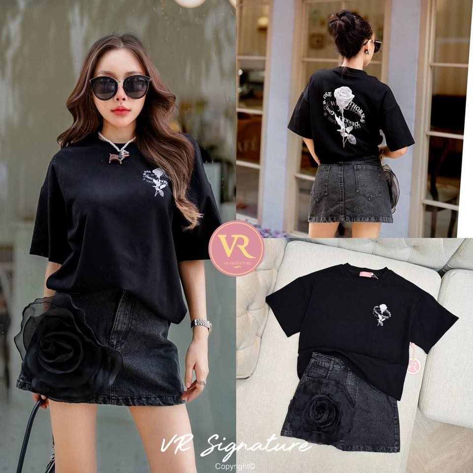 Set เสื้อยืดแขนสั้น พิมพ์ลวดลายดอกกุหลาบด้านหน้าและด้านหลัง เนื้อผ้ายืดนุ่มเด้งเนื้อหนา แมทช์กับกระโปรงยีนส์สั้น แต่งดอกไม้ 3D ดอกใหญ่ด้านหน้า มีซับกางเกงขาสั้นด้านใน ใส่สบาย : สินค้าคุณภาพ (พร้อมส่ง)