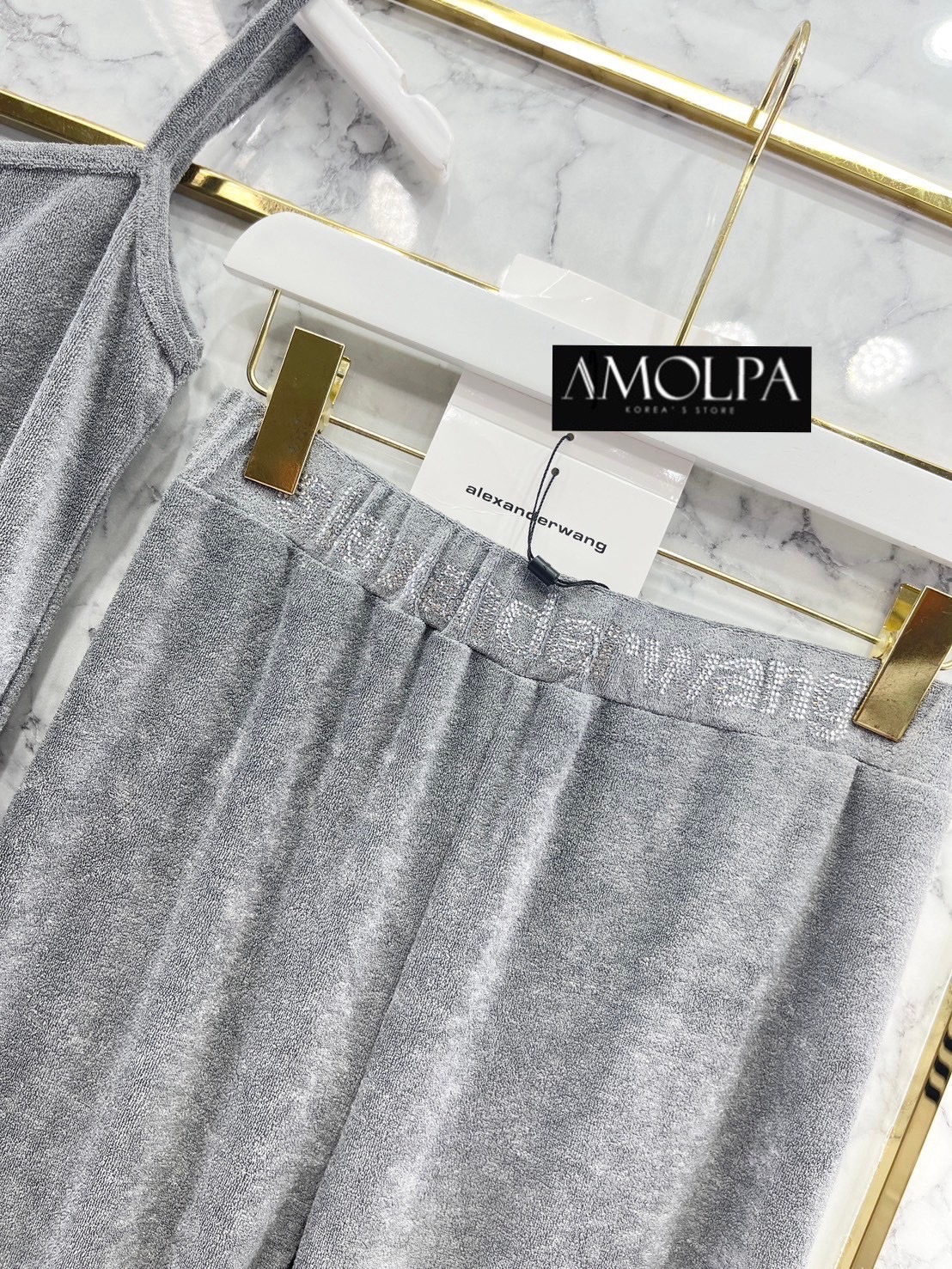 SET CROP + PANTS ALEXANDER WANG งานสวยยย ตัวล่าสุด งานน่ารักมาก ผ้าเย็นใส่สบายมาก : สินค้าคุณภาพ (พร้อมส่ง)