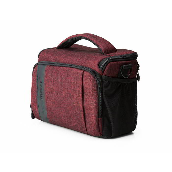 กระเป๋าใส่กล้องถ่ายรูป SLR/DSLR ขนาดกะทัดรัด พร้อมผ้าคลุมกันฝนหรือสิ่งสกปรก (สี Heather Red) (BAGSMART Compact Camera Shoulder Bag for SLR/DSLR with Waterproof Rain Cover)