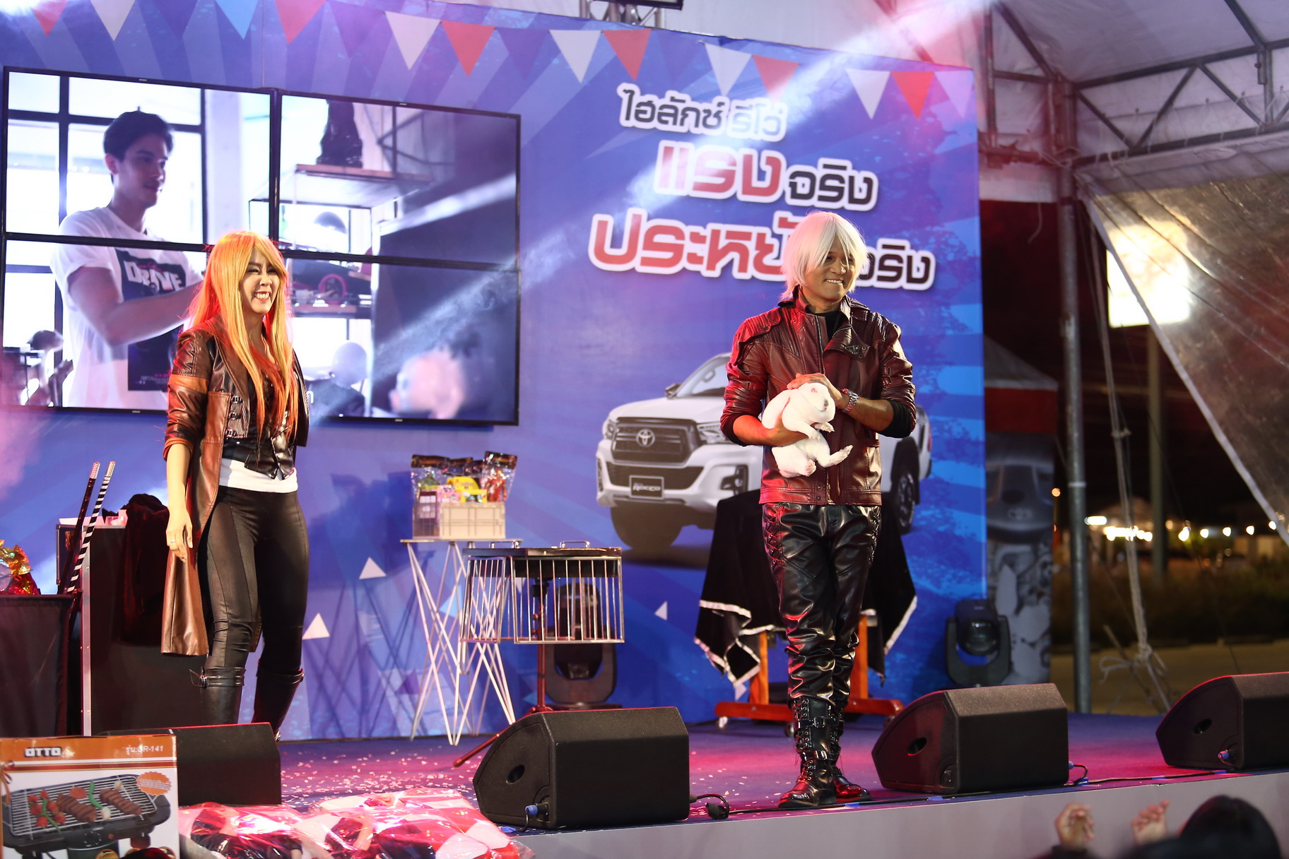 มายากล นักมายากล การแสดง โชว์ Magic Show "งาน HILUX REVO FESTIVAL 2019" 01/12/2562