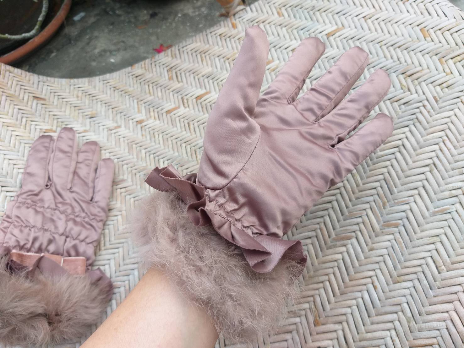 ถุงมือผ้าบุขน แต่งเฟอร์แท้ คุณหนูสุดๆ ไซด์ S (ของใหม่)