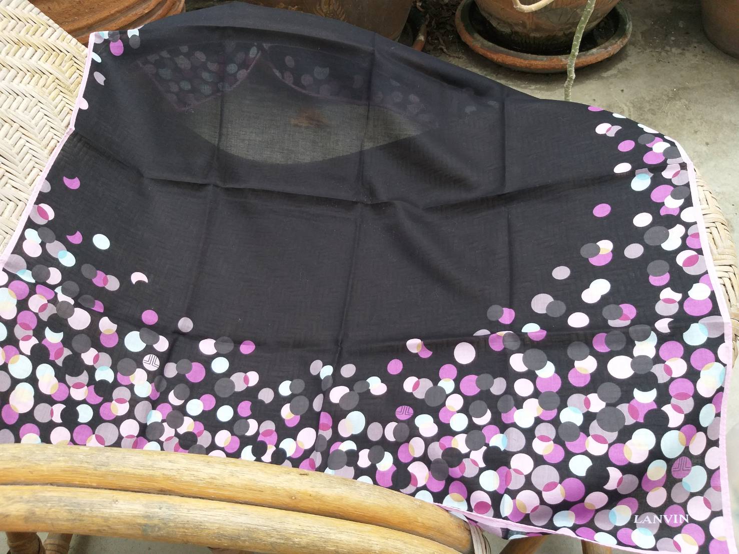 ผ้าเช็ดหน้าผืนใหญ่มาก แบรนด์เนม LANVIN