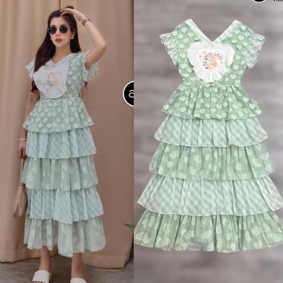 ชุดเดรสระบาย 5 ชั้น แต่งหัวใจขาวตรงกลางอก ชุดนี้ใช้ผ้าเยอะมากนะค่าาาา เปนชุดยาวที่ใส่แล้วไม่ร้อน เพราะเนื้อผ้าใส้สบายมากค่าาา สินค้าคุณภาพ (พร้อมส่ง)