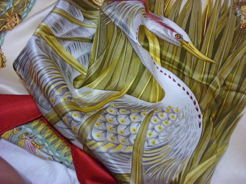 ผ้า silk 100% ผืนใหญ่ นุ่มมาก ลายนกยูงสวยมาก /ของใหม่/