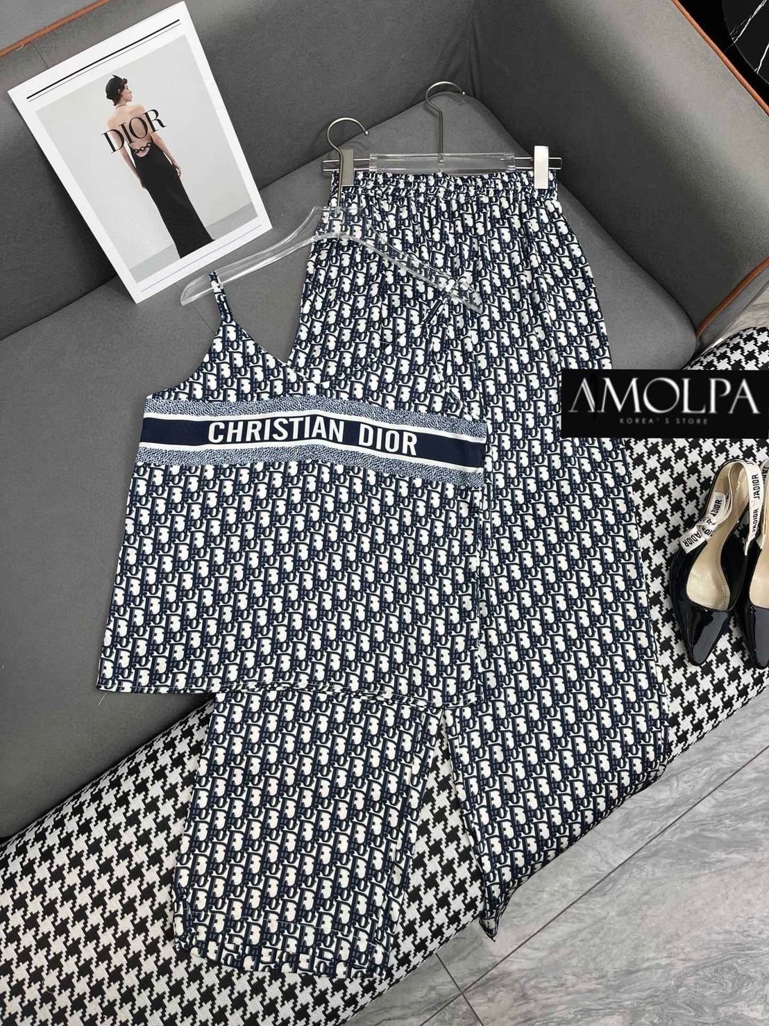 SET CD งานสวย. เกรดขั้นเทพ ตัวเสื้อเป็นสายเดี่ยว งานสวยเทพ มาให้ช๊อป พร้อมกางเกงทรงปล่อย สินค้าคุณภาพ (พร้อมส่ง)