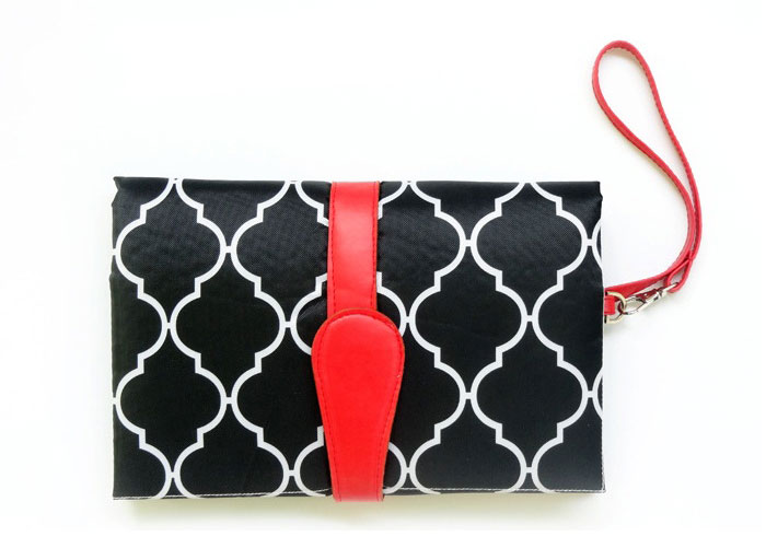 กระเป๋าเปลี่ยนผ้าอ้อมพกพา กระเป๋าคุณแม่ กระเป๋าทารก แผ่นรองเปลี่ยนผ้าอ้อมเด็ก พกพาสะดวก JJOVCE Changing Clutch Diaper Bag